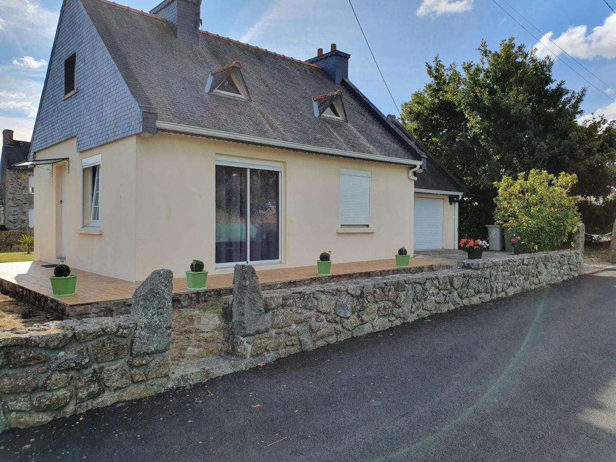 Locmousteru Holiday home *