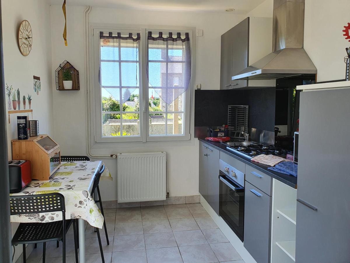 Locmousteru Holiday home Mousteru