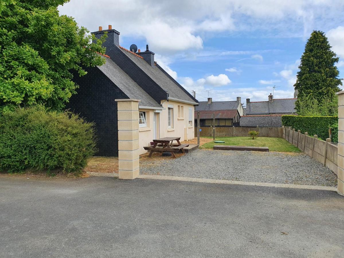 Locmousteru Holiday home Mousteru